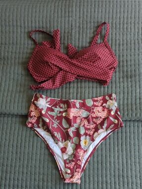 Cupshe White Swimwear with Burgundy Trim